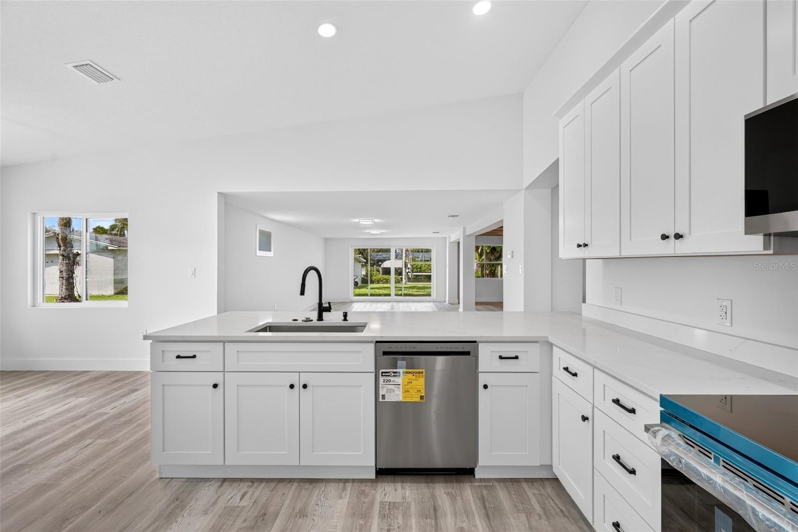 341 SHORE DR — photo 34