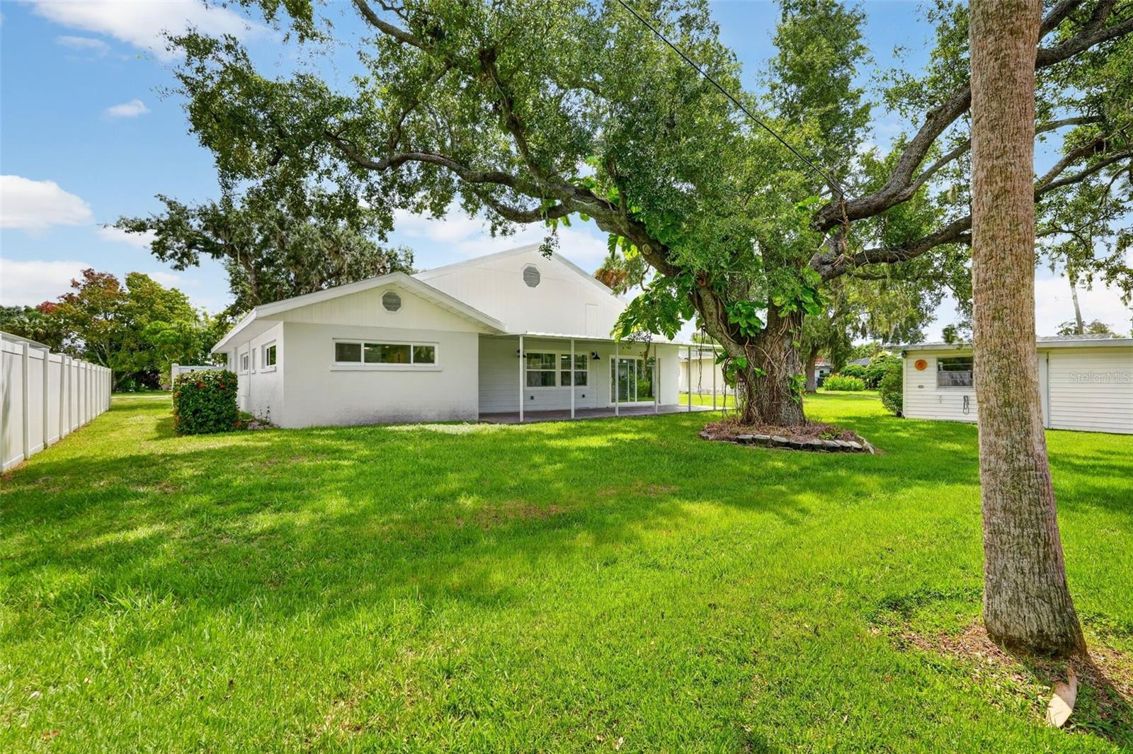 341 SHORE DR — photo 7