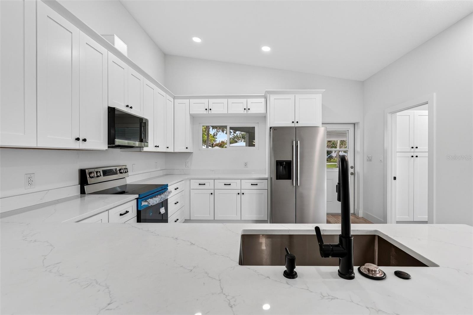 341 SHORE DR — photo 33