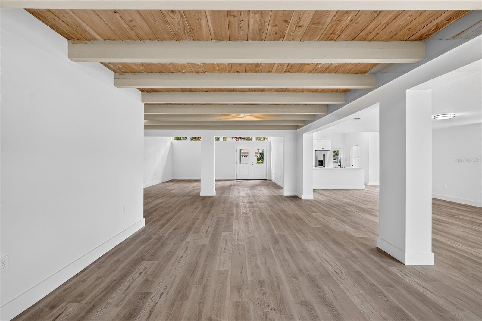 341 SHORE DR — photo 17
