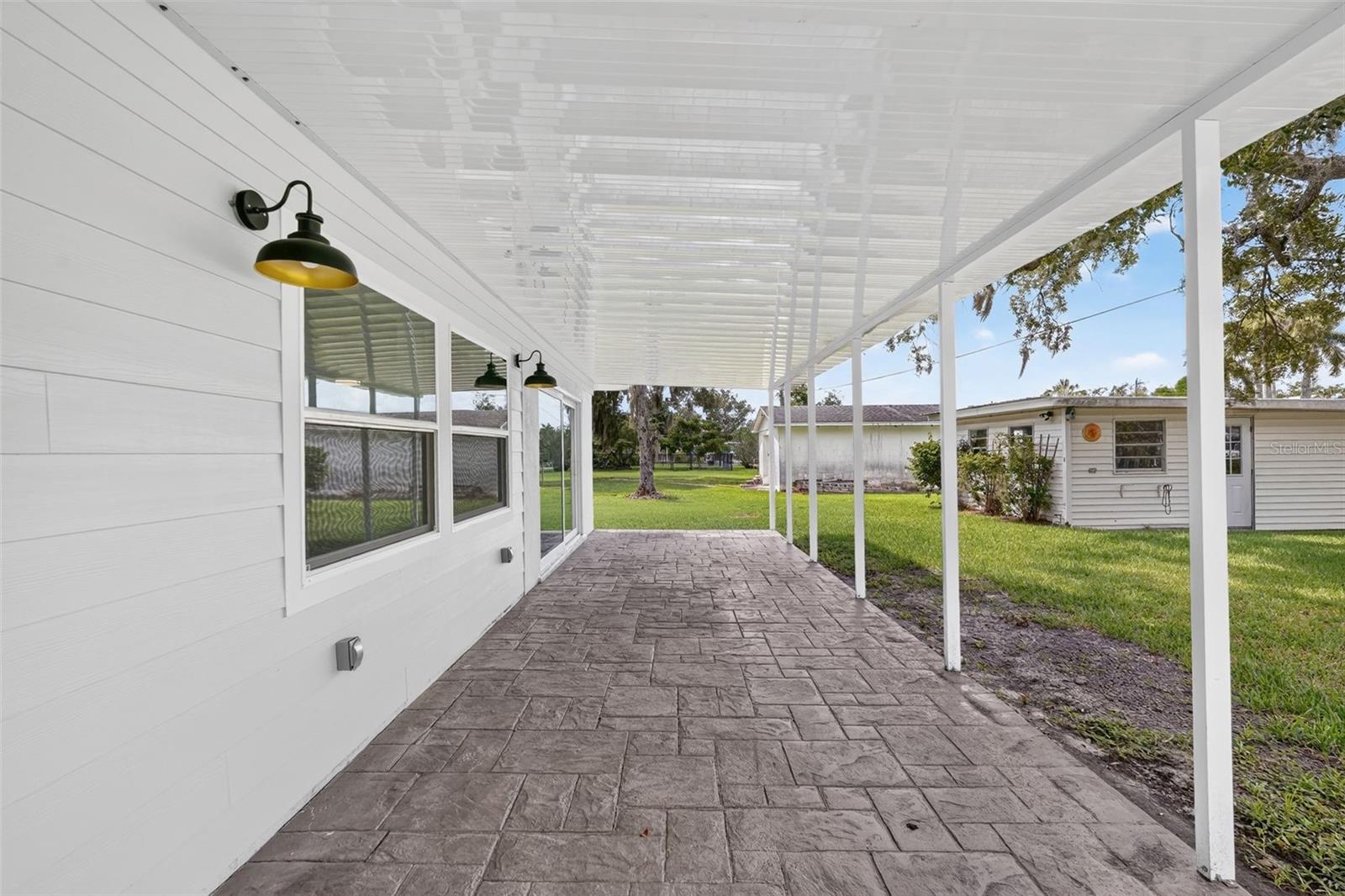 341 SHORE DR — photo 9