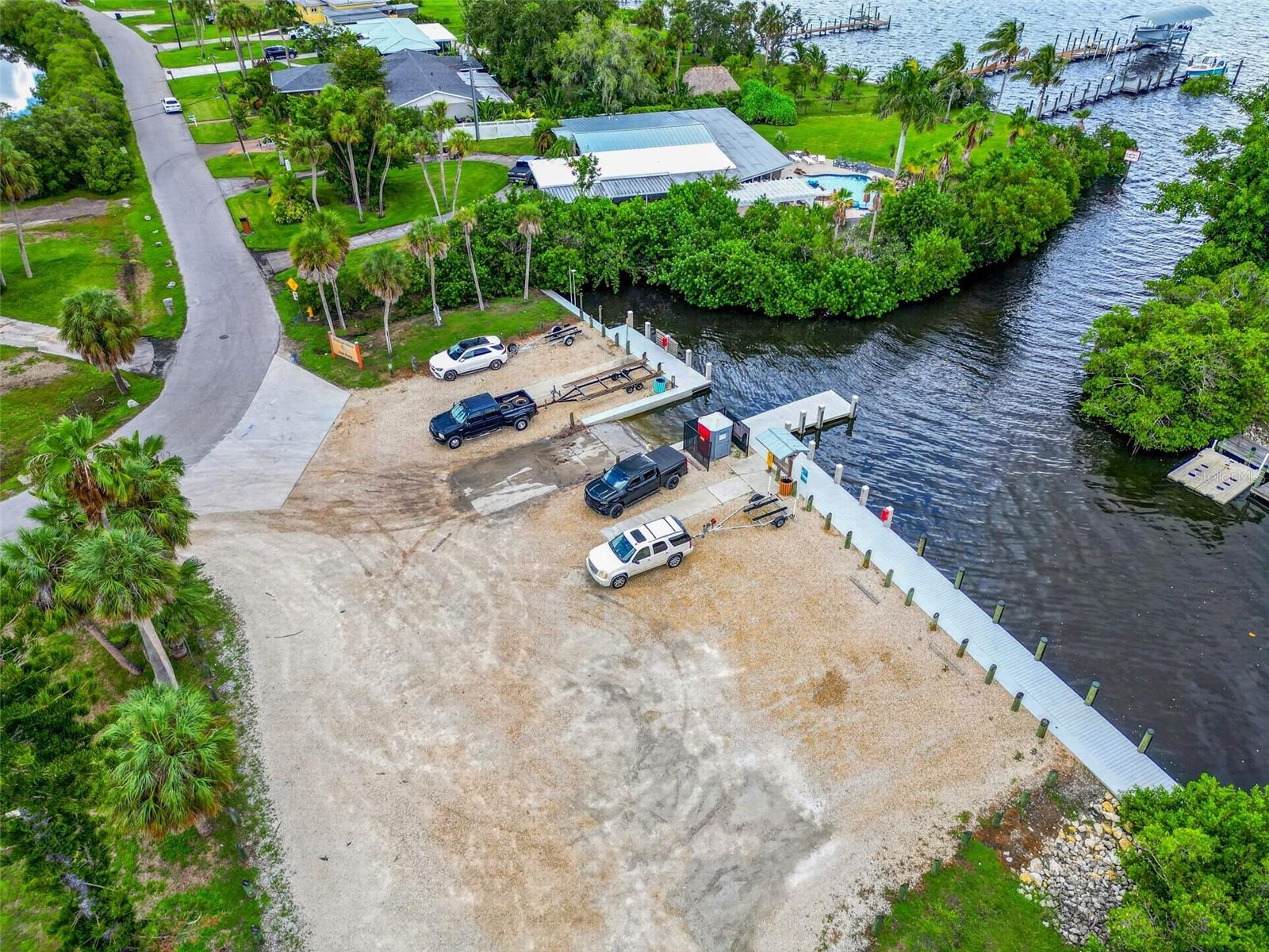 341 SHORE DR — photo 63