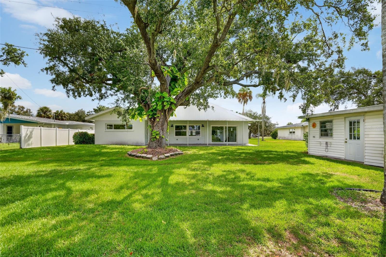 341 SHORE DR — photo 6