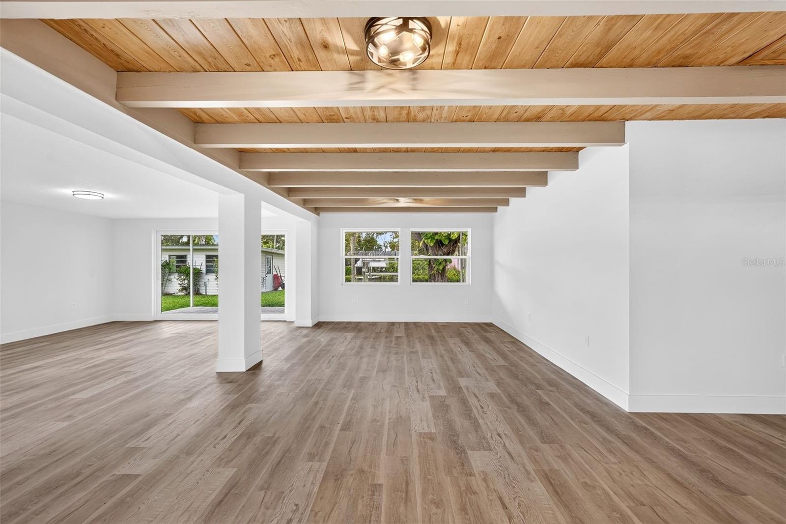 341 SHORE DR — photo 16