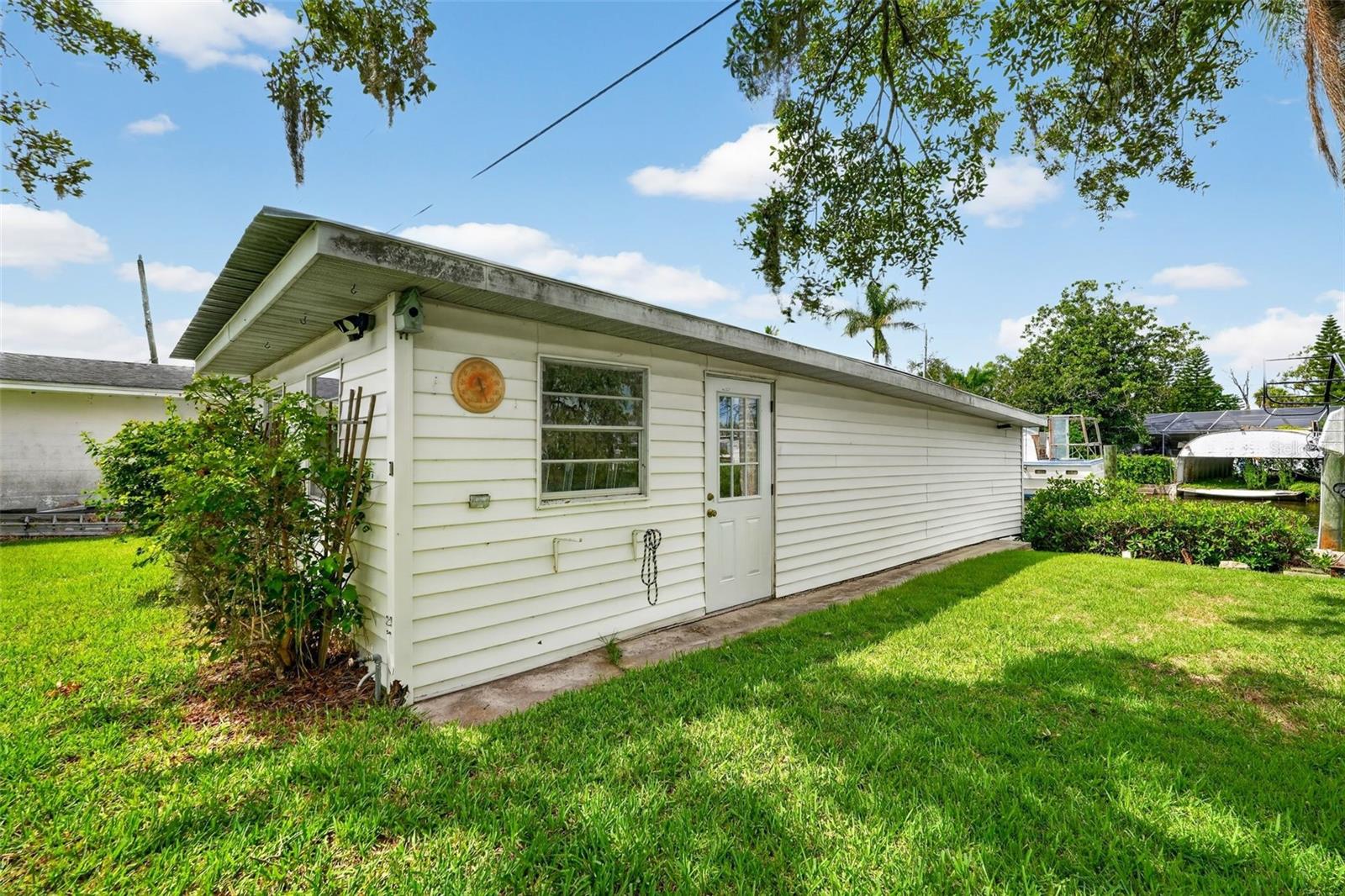341 SHORE DR — photo 12