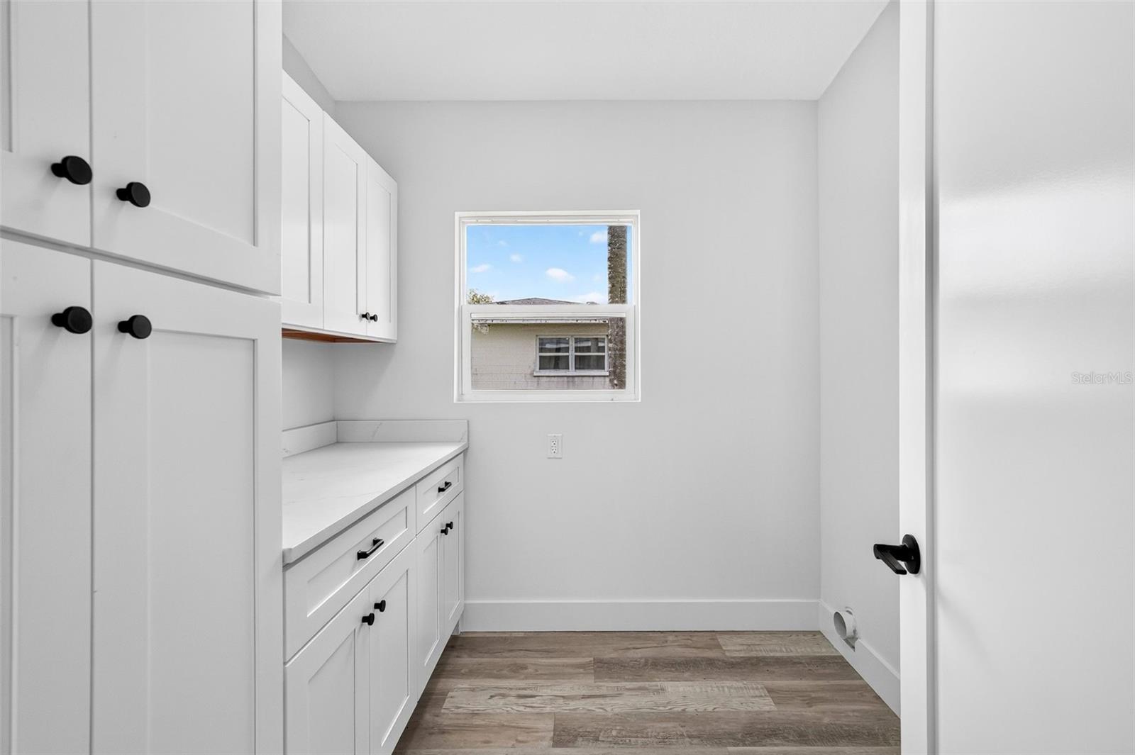 341 SHORE DR — photo 47