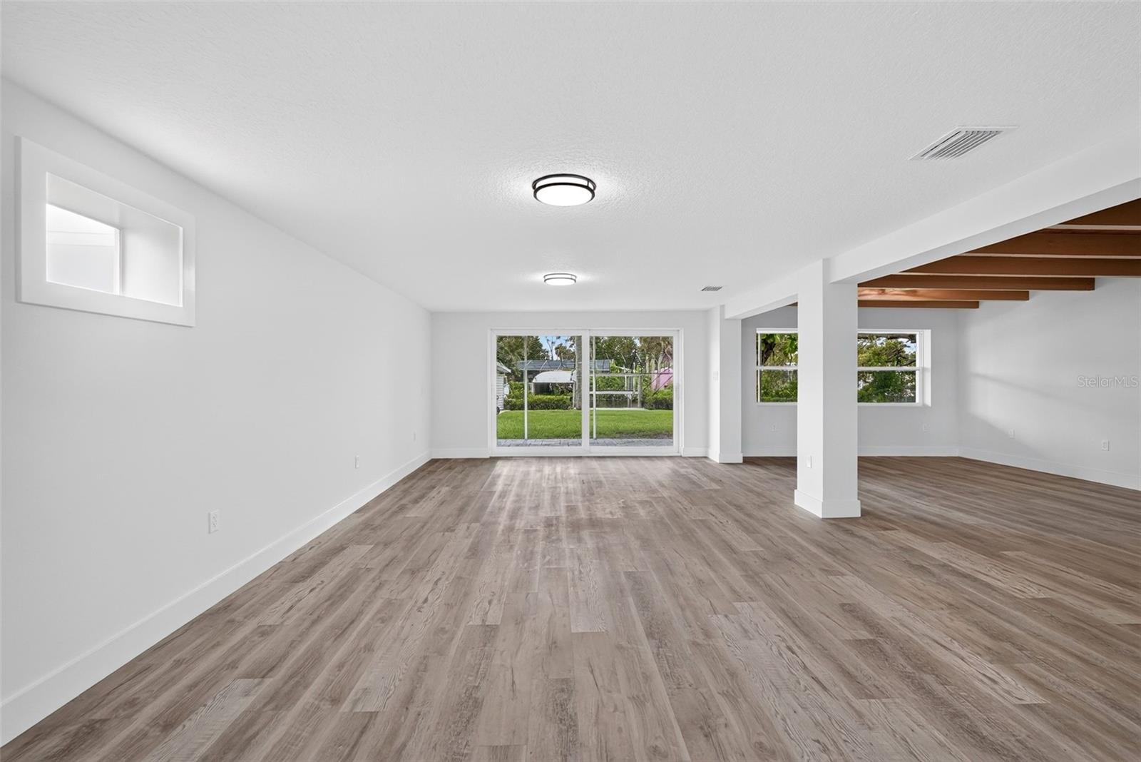 341 SHORE DR — photo 30