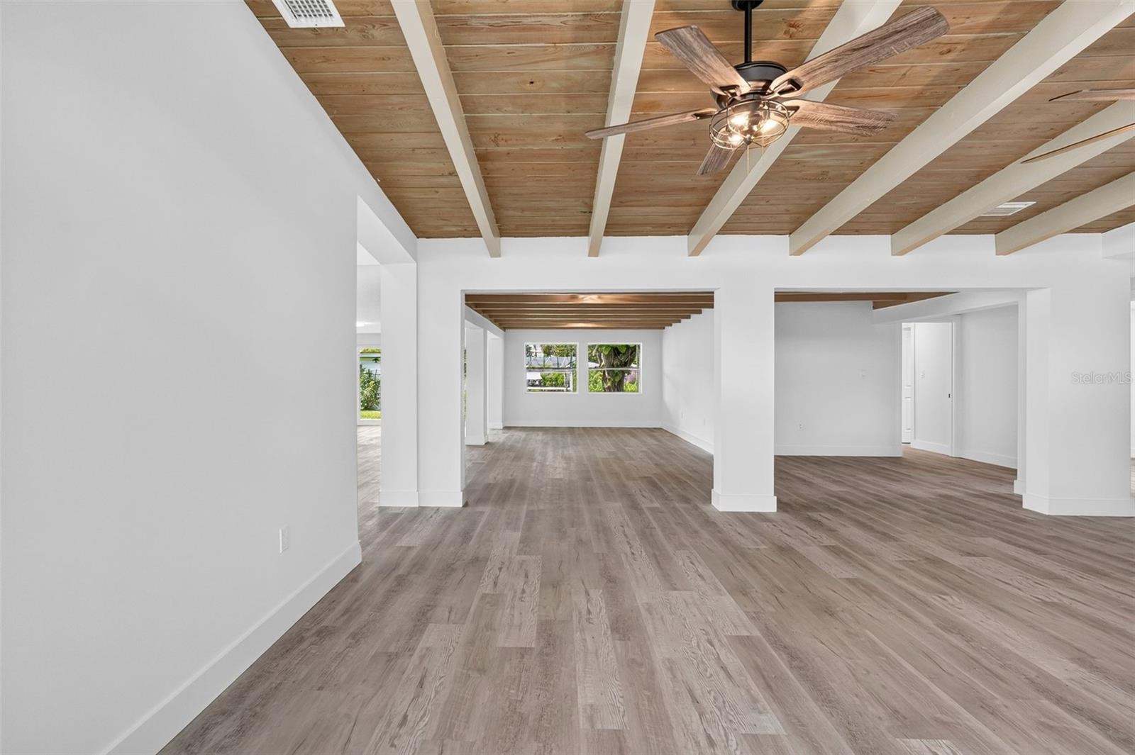 341 SHORE DR — photo 20