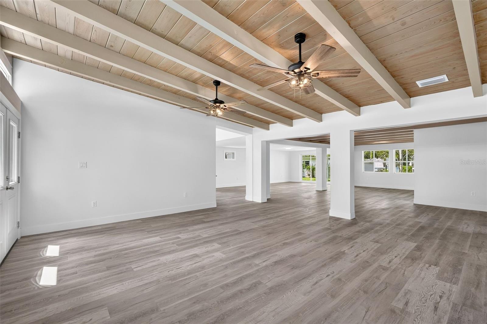 341 SHORE DR — photo 25