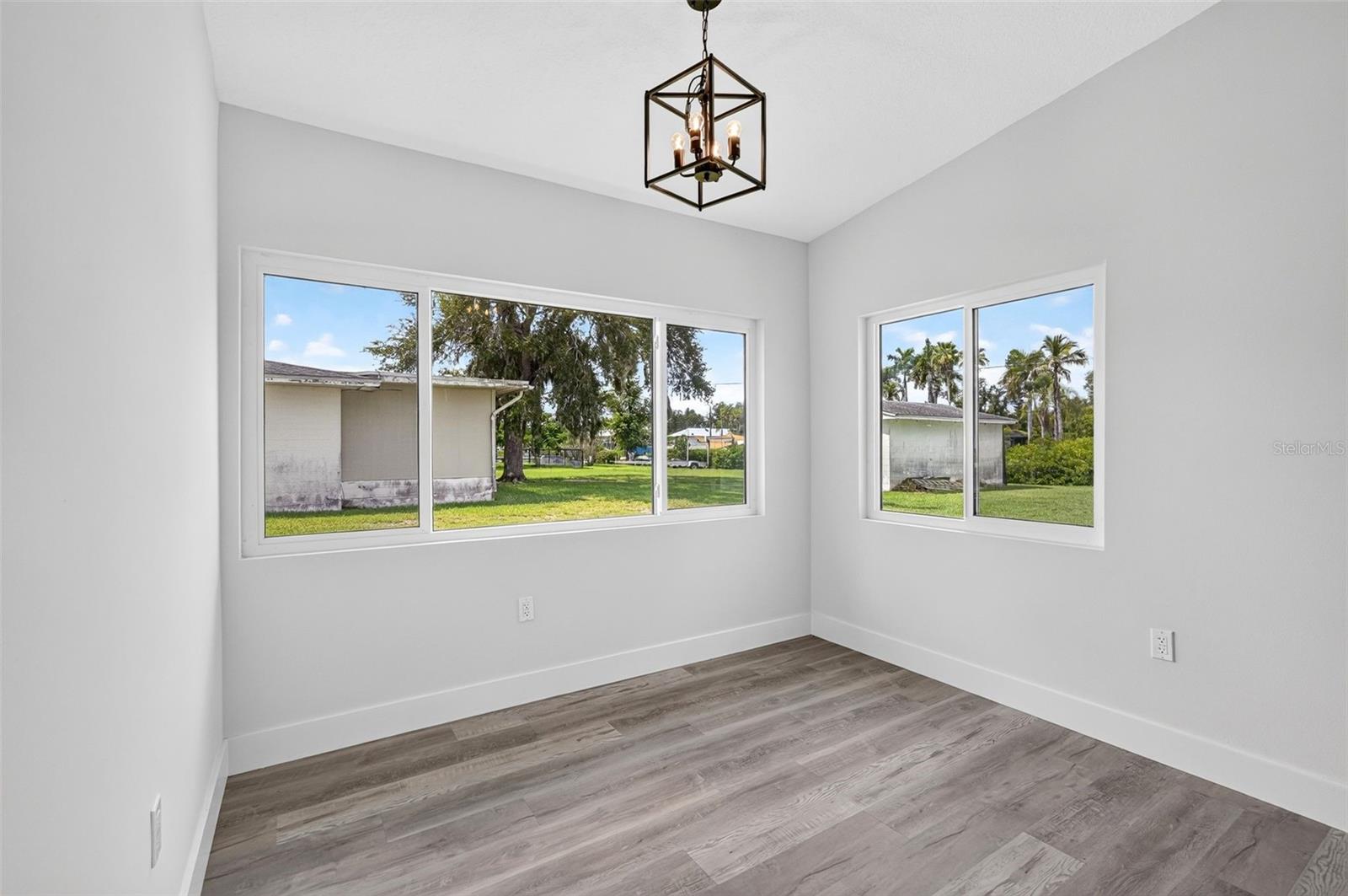 341 SHORE DR — photo 36