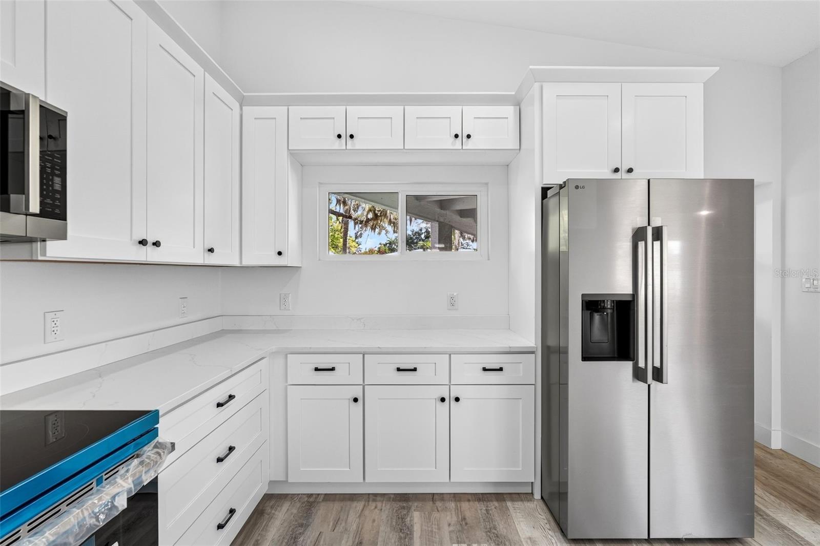 341 SHORE DR — photo 31