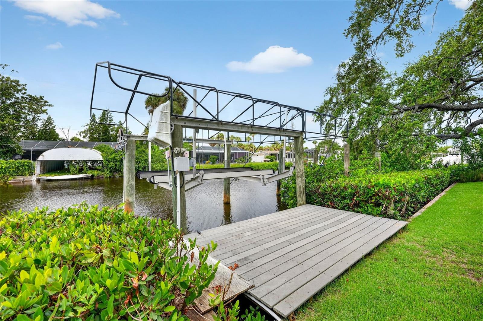 341 SHORE DR — photo 14