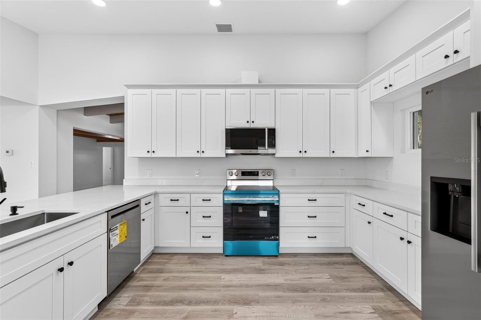 341 SHORE DR — photo 32