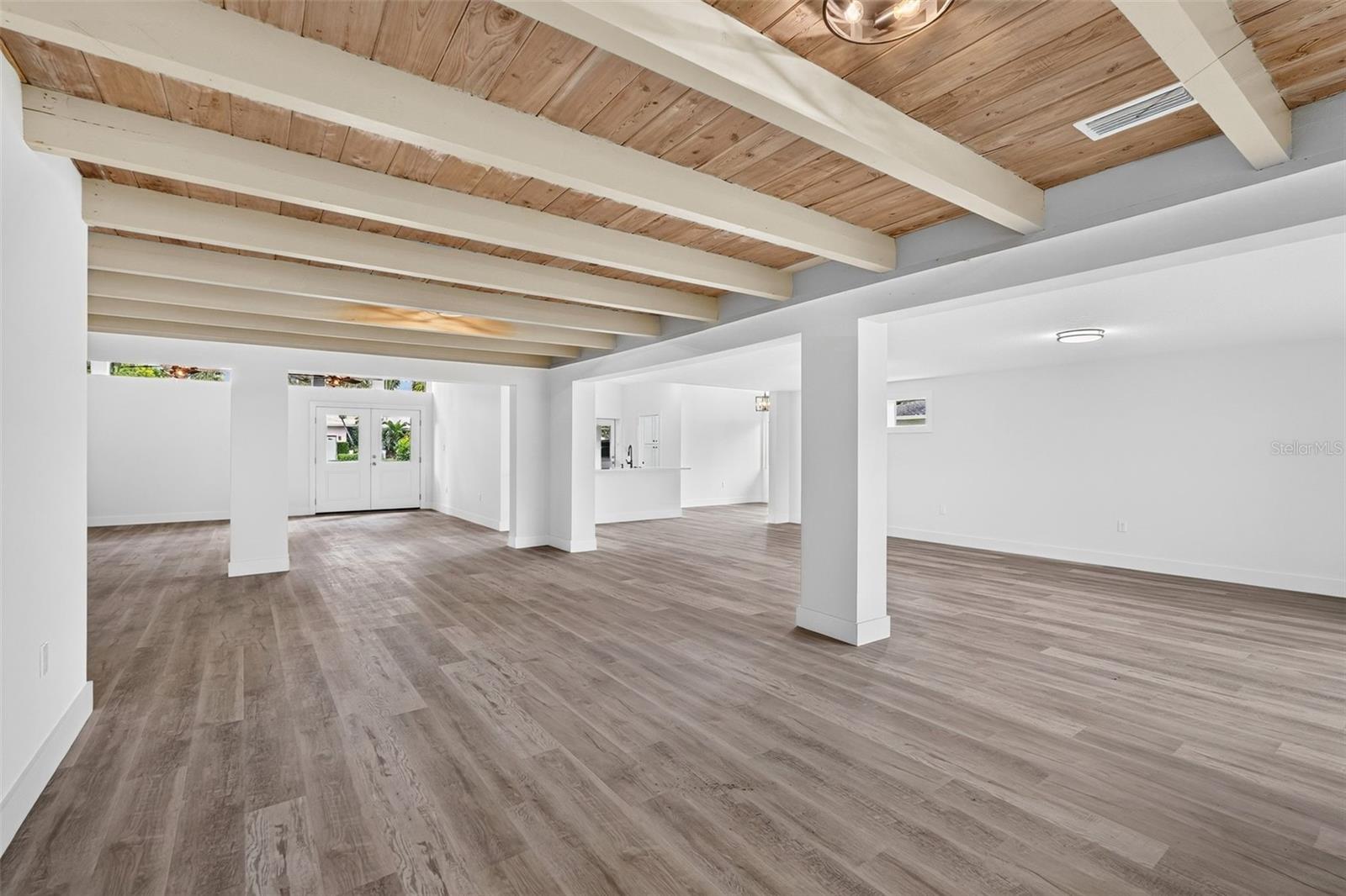 341 SHORE DR — photo 22