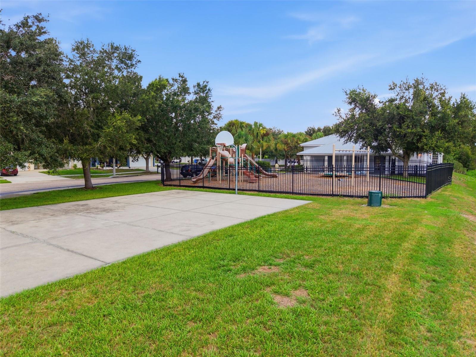 15544 FLORIDA BREEZE LOOP — photo 40
