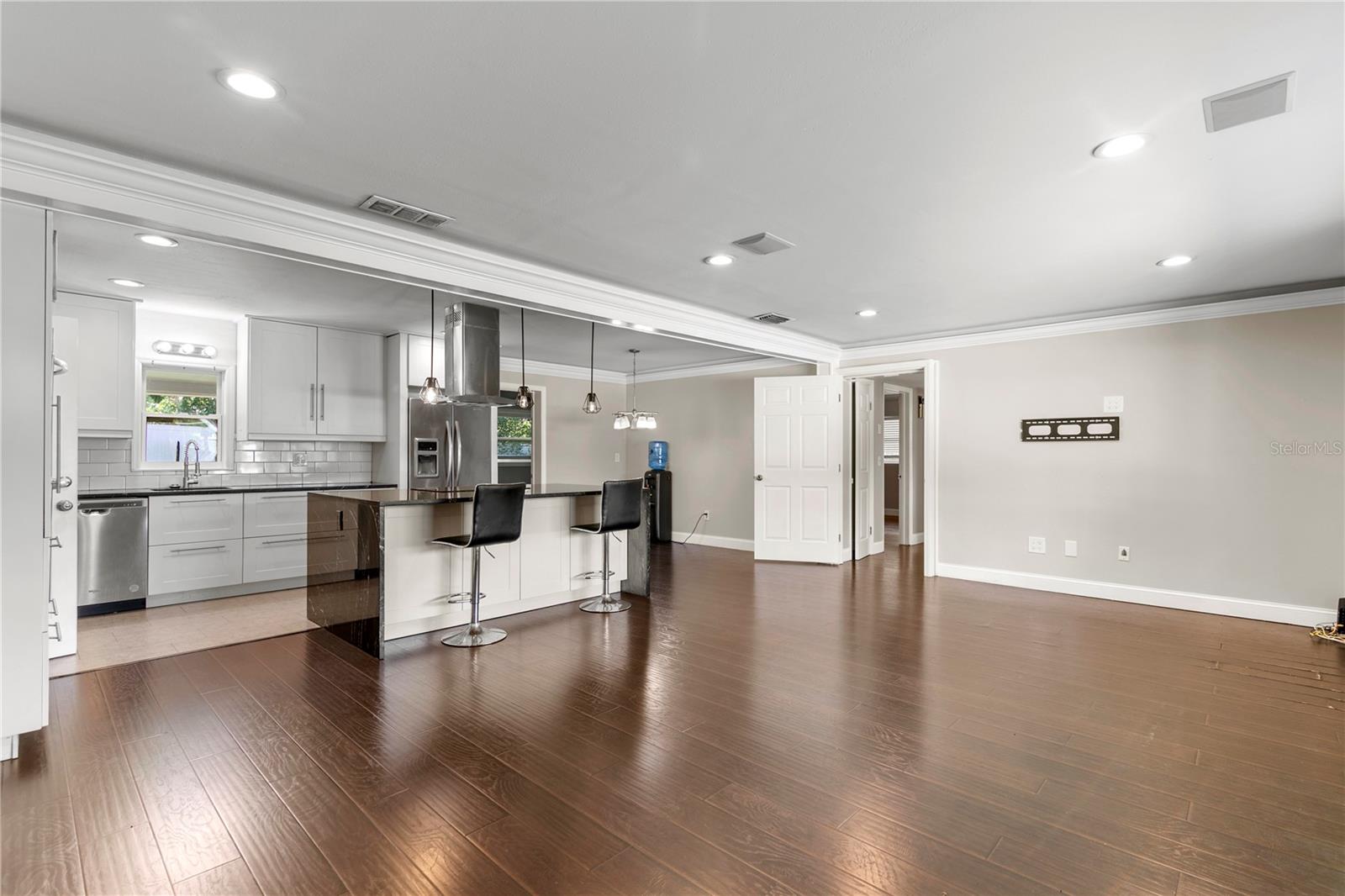 1009 WOODLEY RD — photo 5