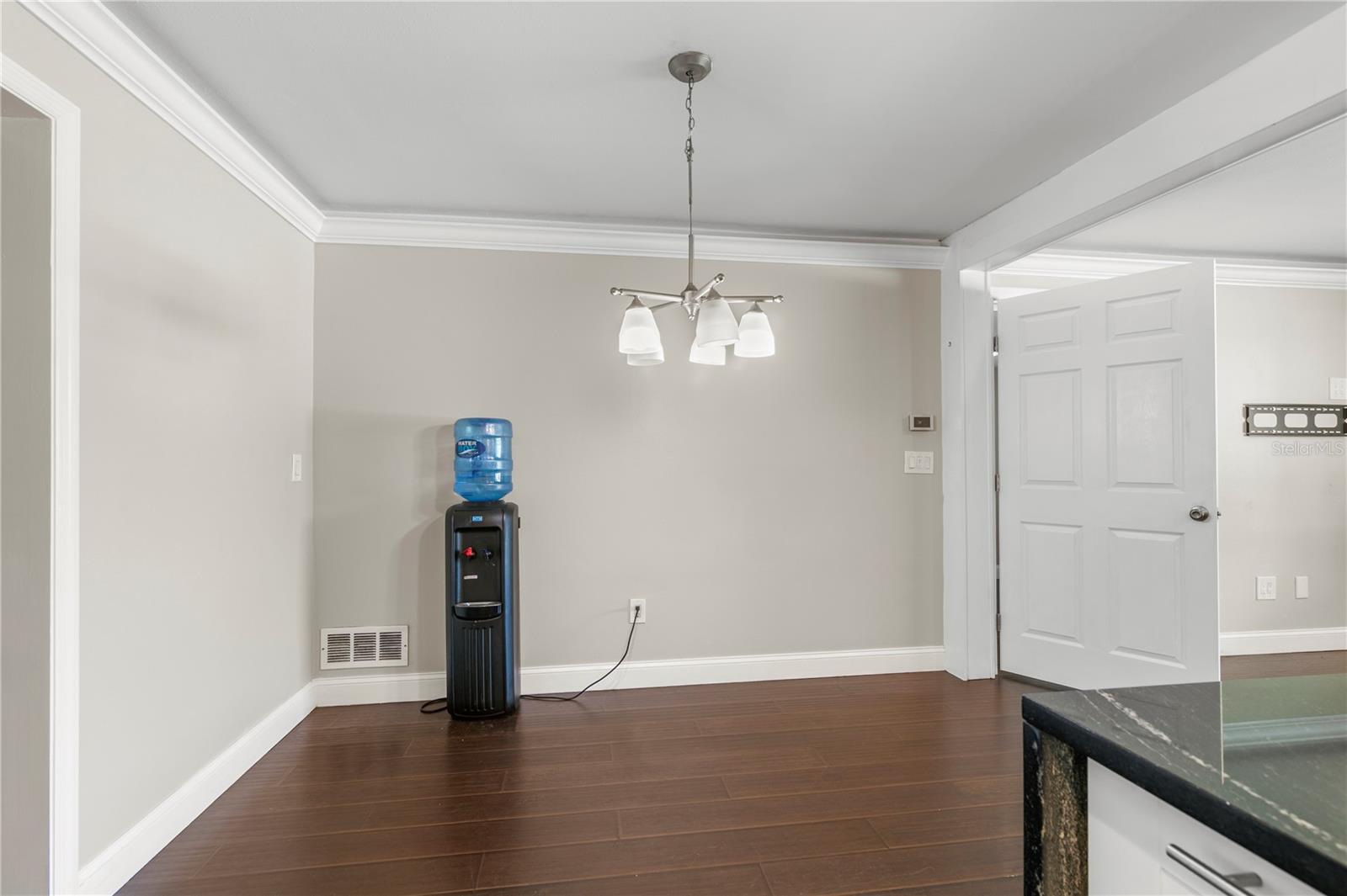 1009 WOODLEY RD — photo 13
