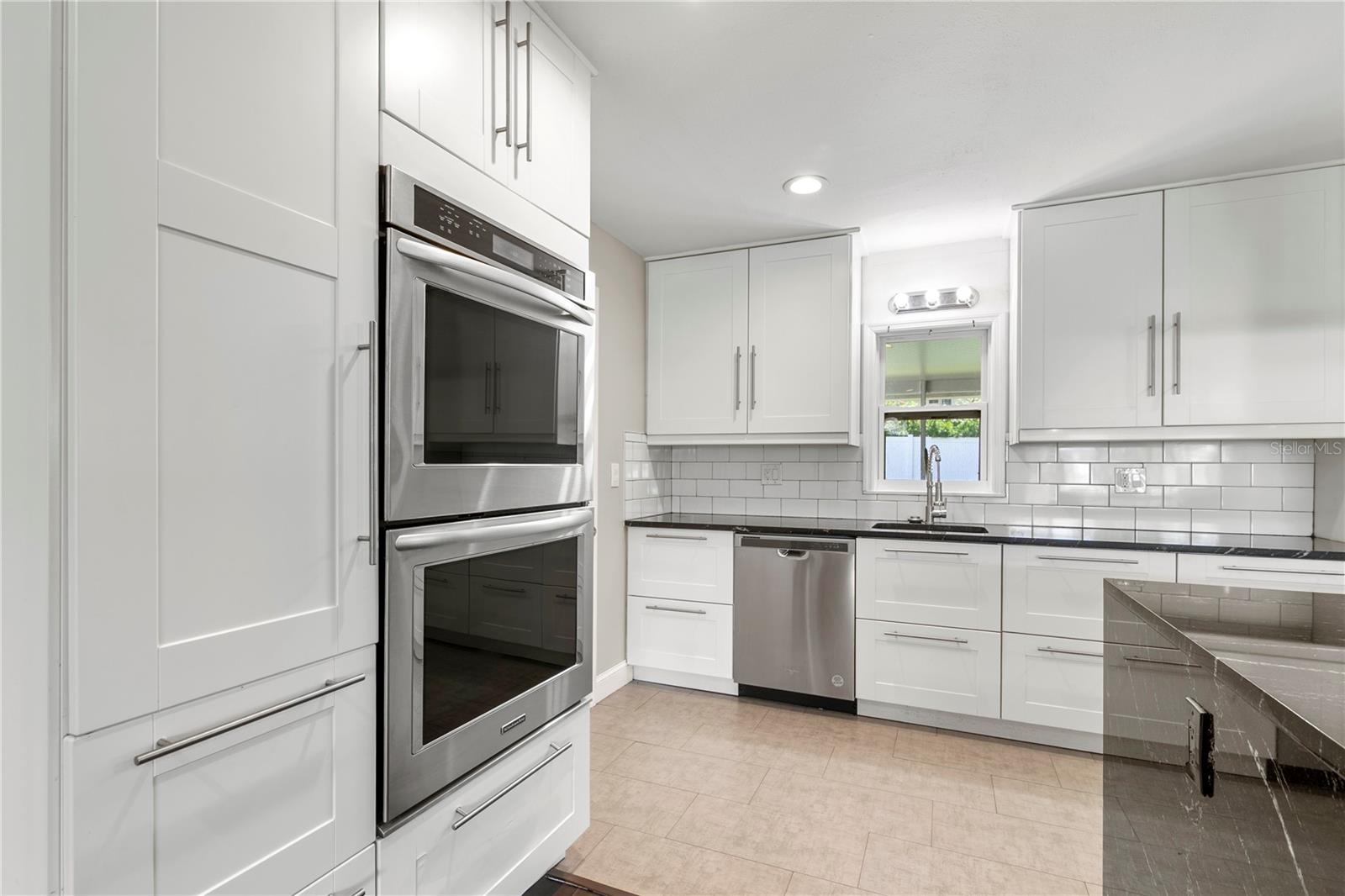 1009 WOODLEY RD — photo 11