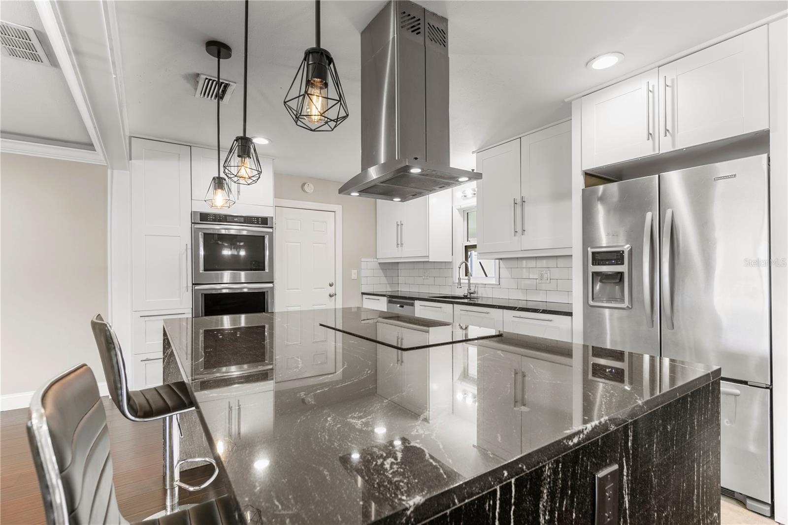 1009 WOODLEY RD — photo 8