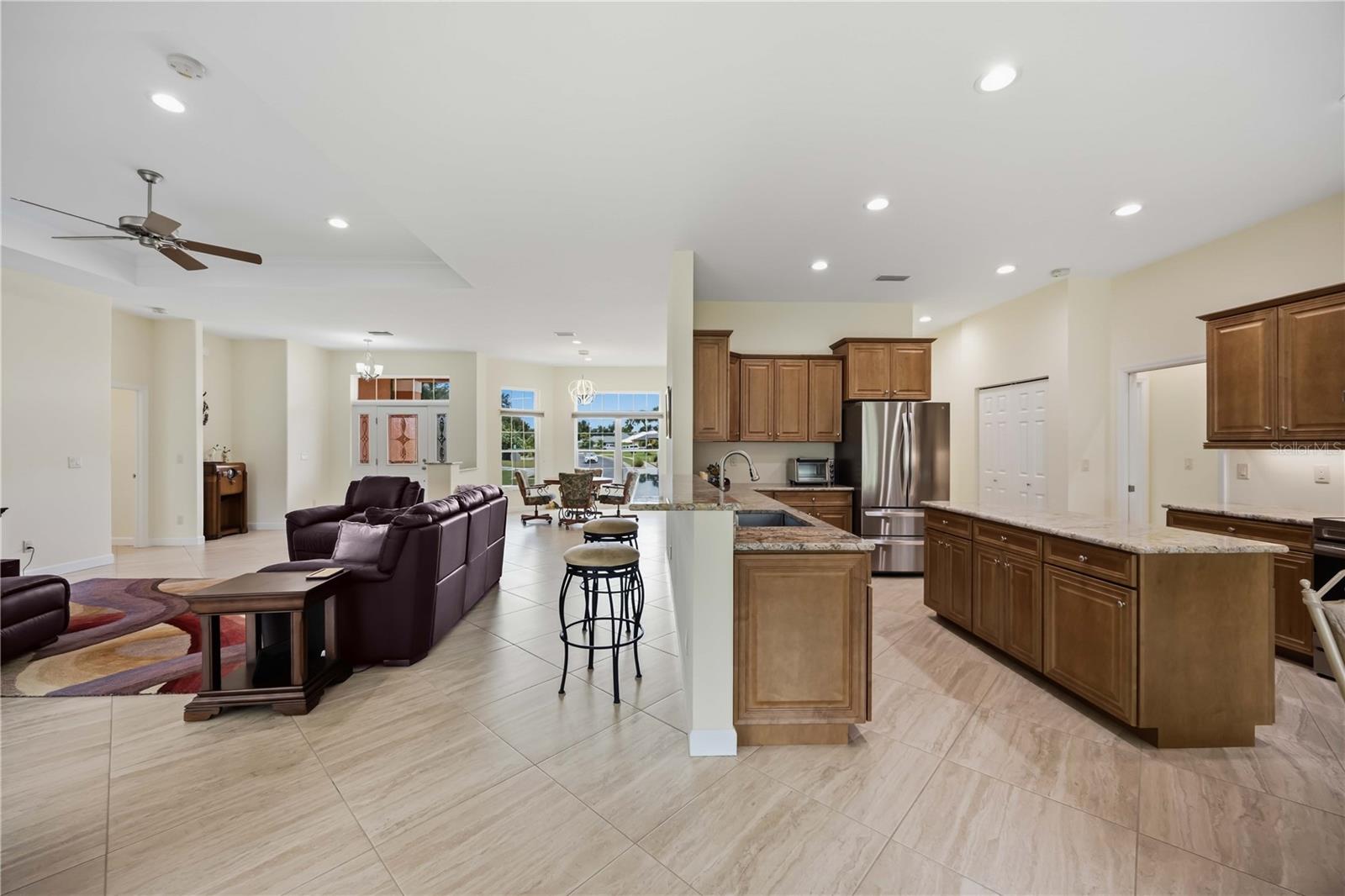 200 MONTANA AVE — photo 14