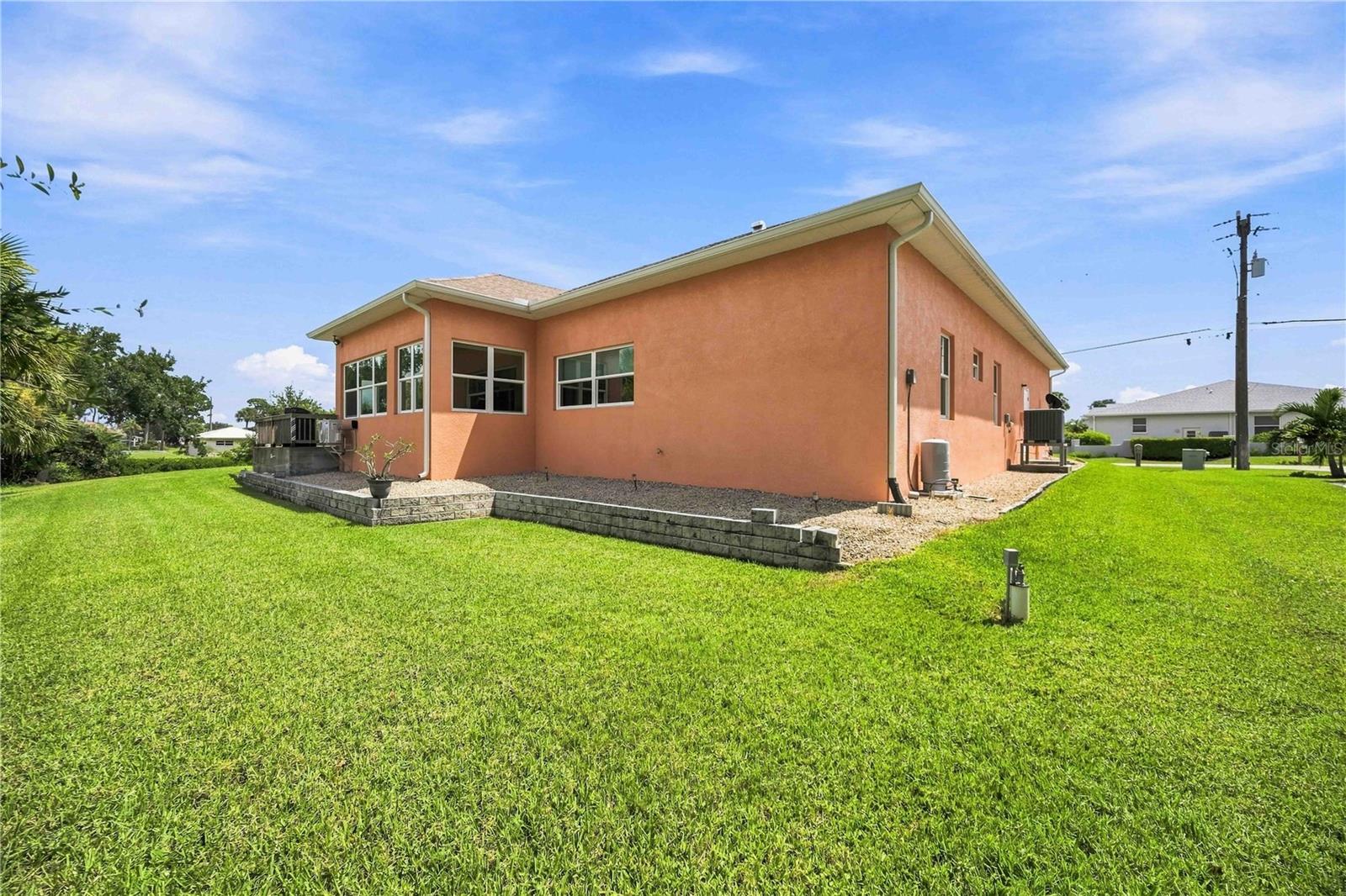 200 MONTANA AVE — photo 44