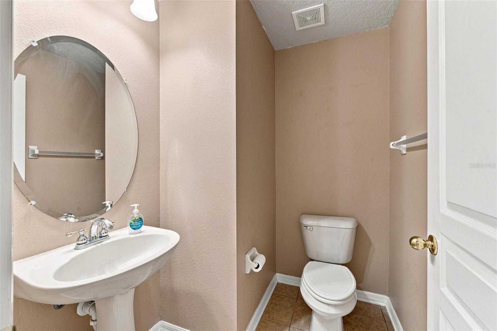 6104 PARKSET DR — photo 13
