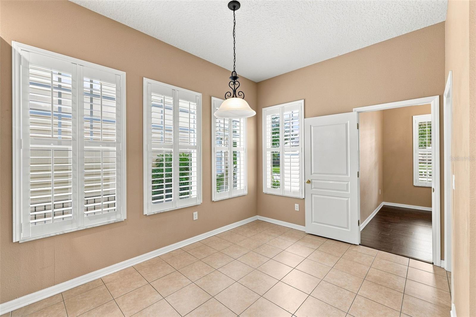 6104 PARKSET DR — photo 22
