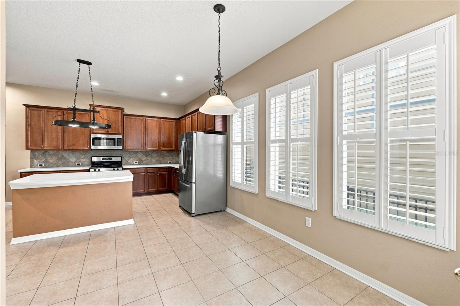 6104 PARKSET DR — photo 23