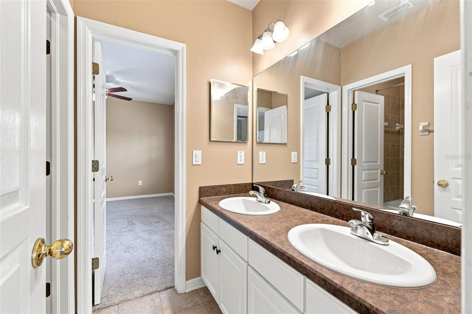6104 PARKSET DR — photo 36