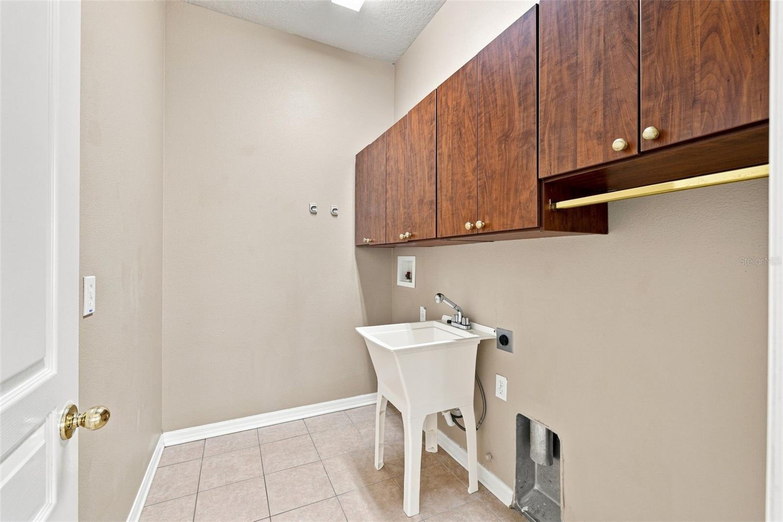 6104 PARKSET DR — photo 39