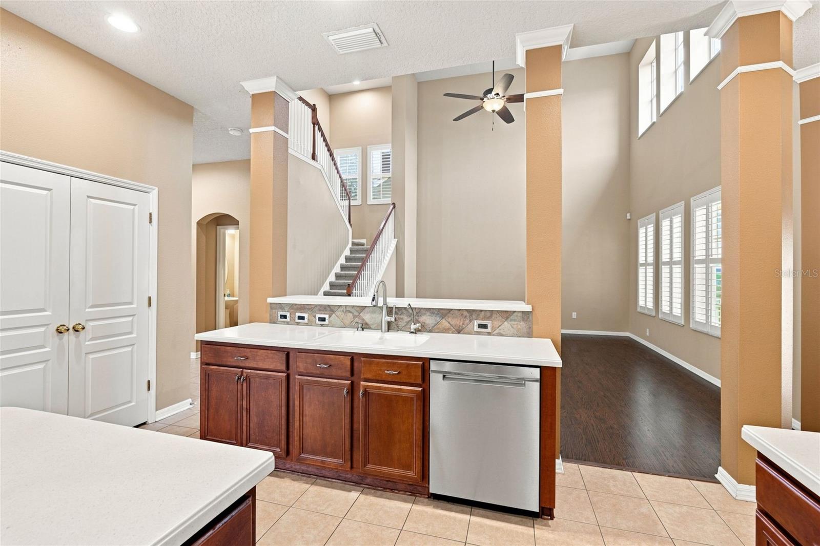 6104 PARKSET DR — photo 21