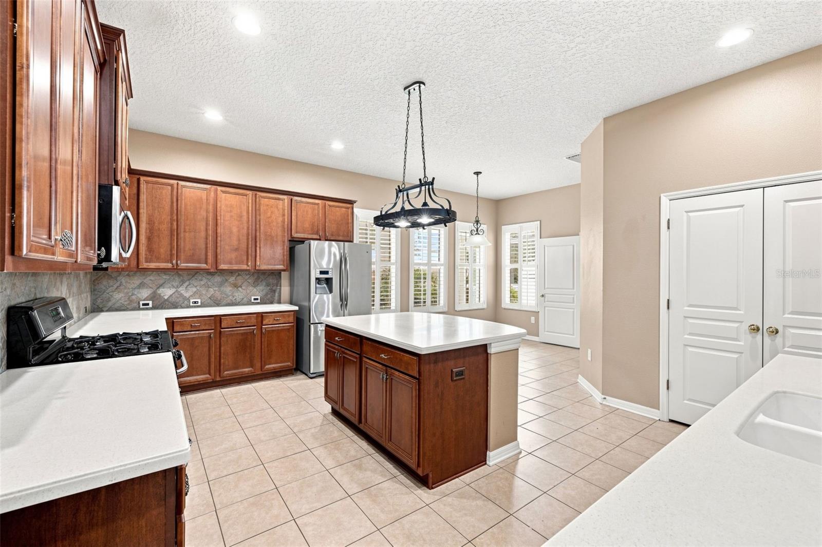 6104 PARKSET DR — photo 16