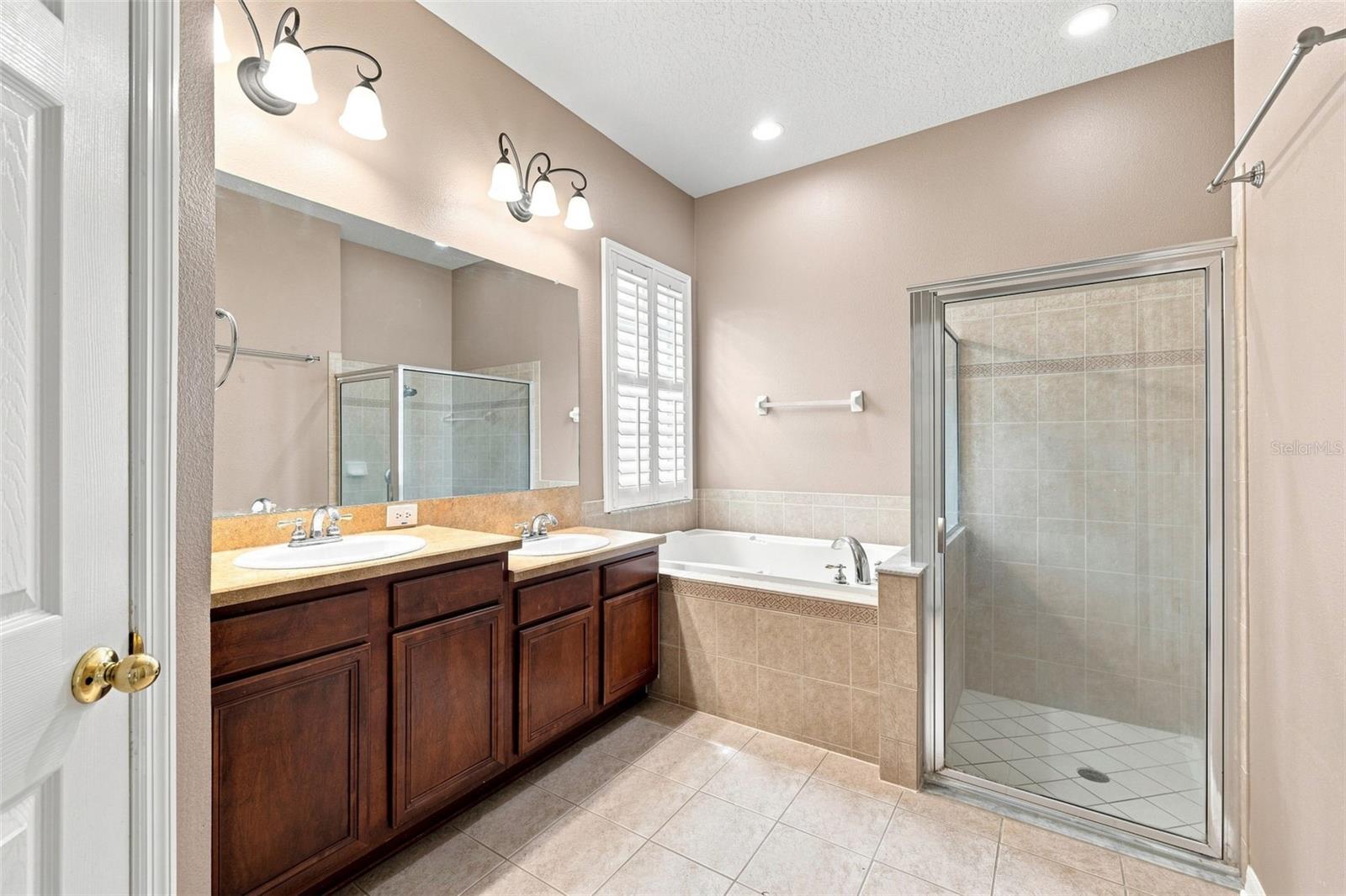 6104 PARKSET DR — photo 26