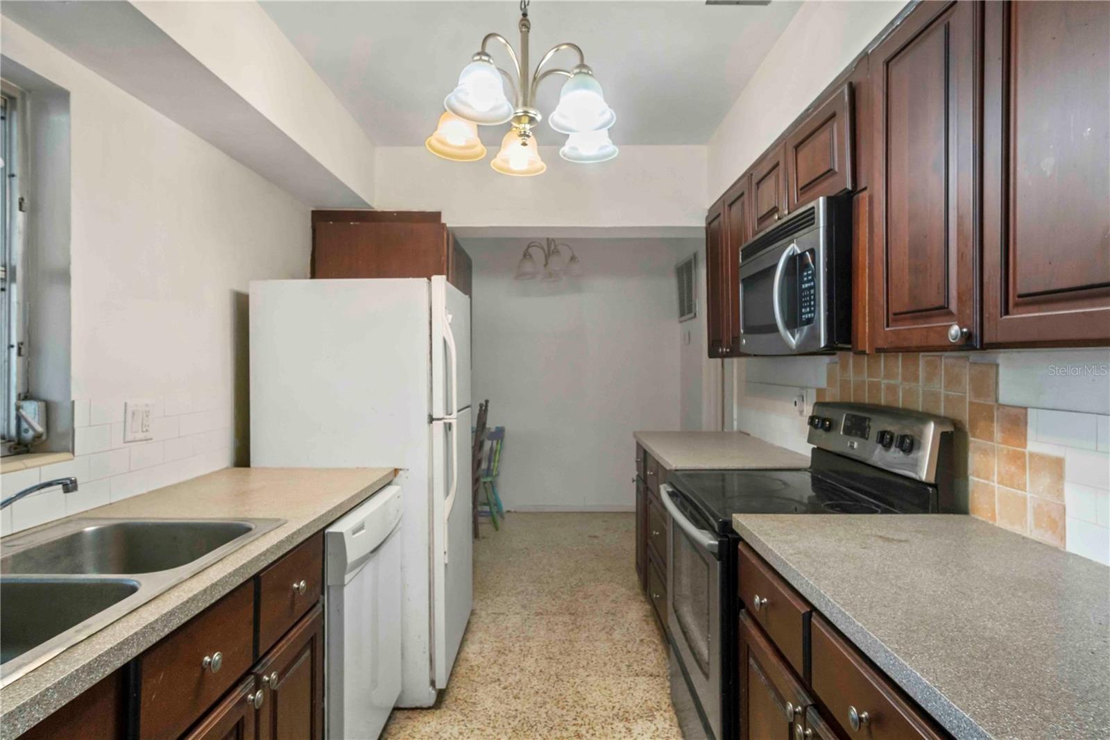 2695 S EAST AVE — photo 5