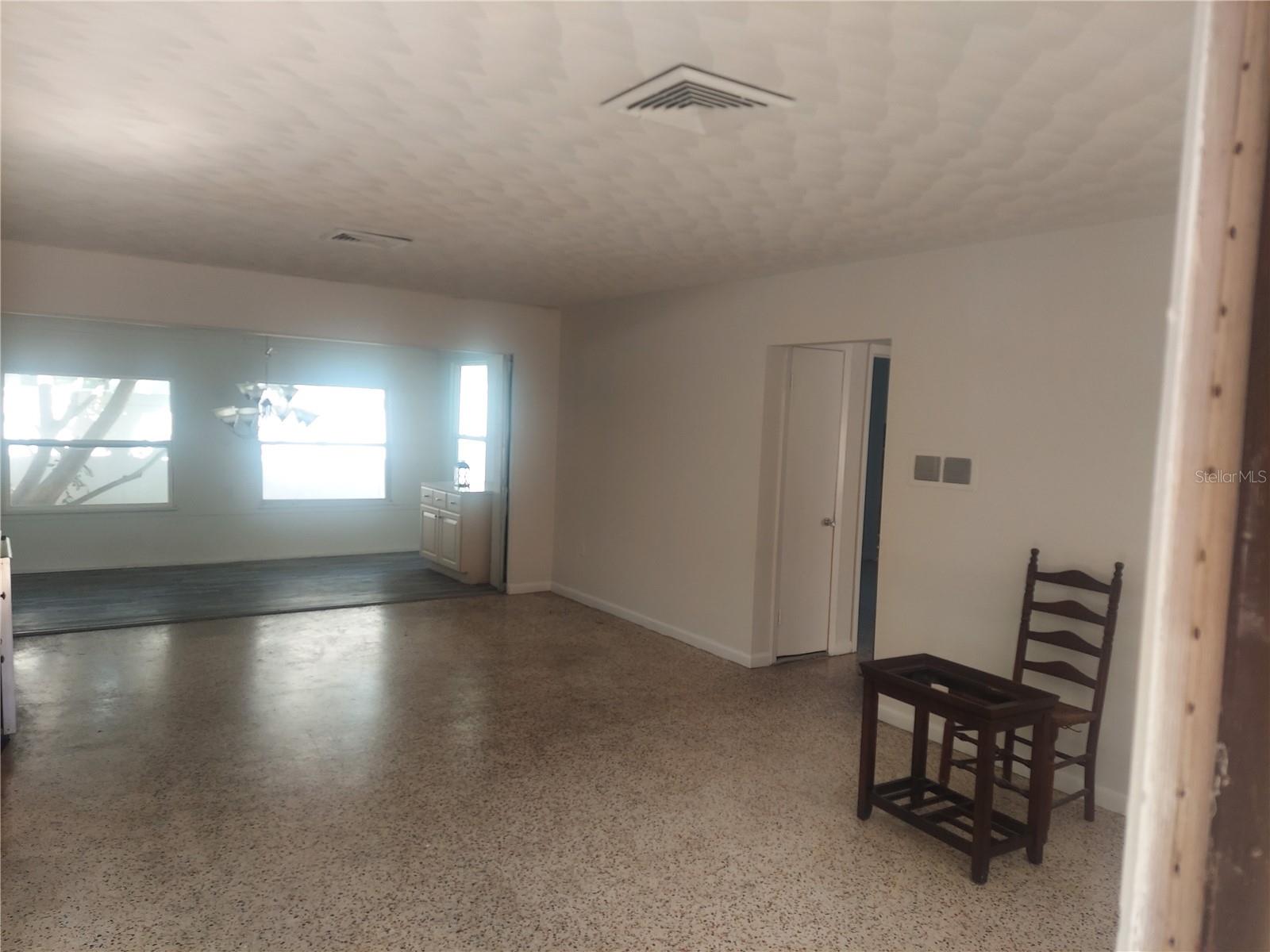 2695 S EAST AVE — photo 3