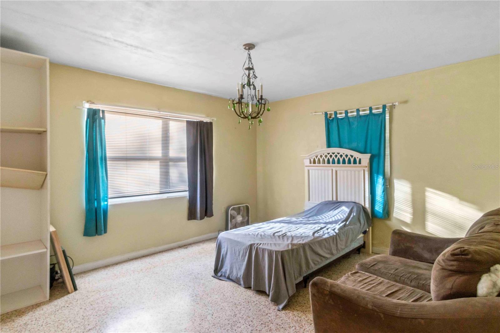 2695 S EAST AVE — photo 12