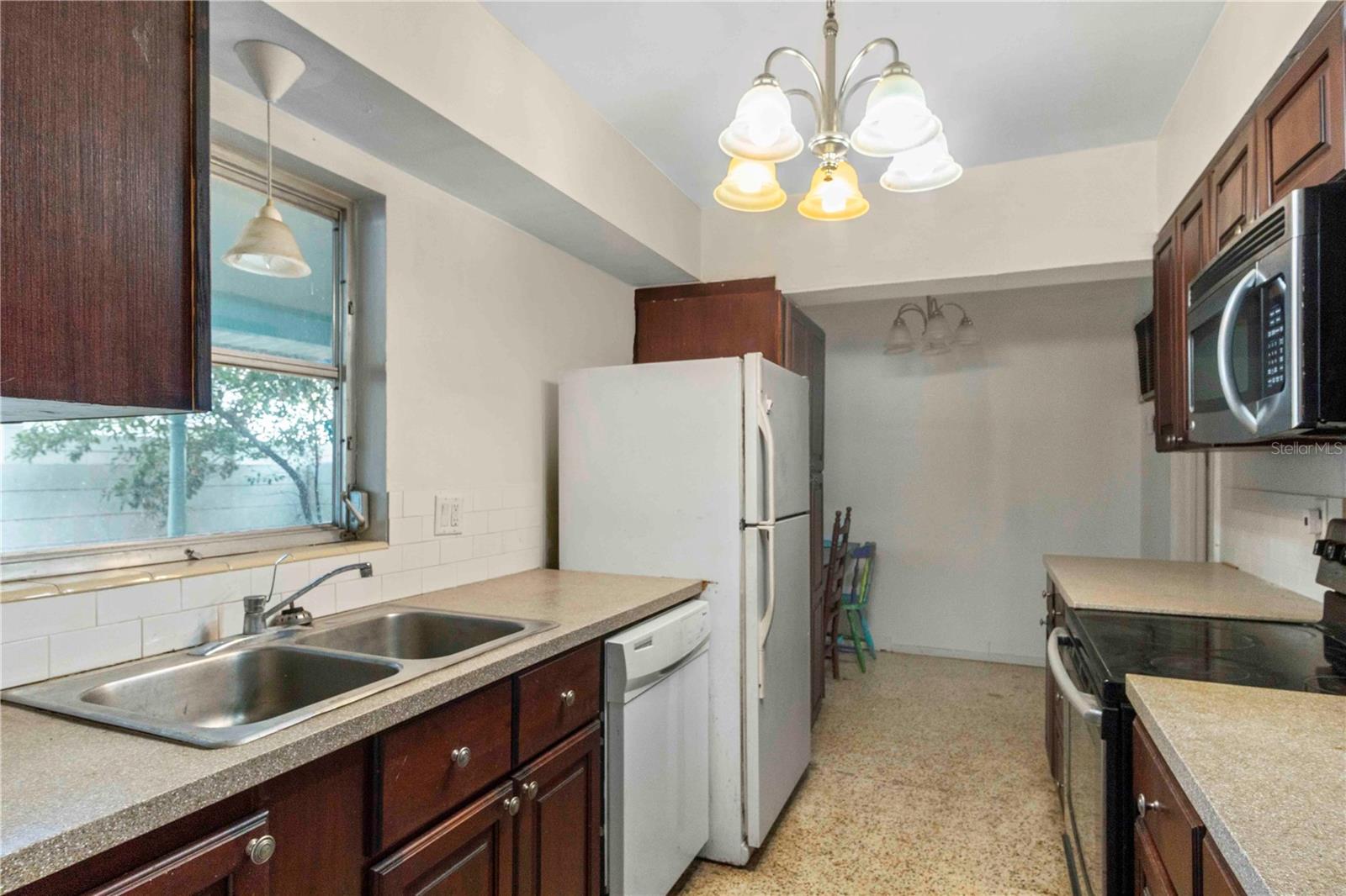 2695 S EAST AVE — photo 7