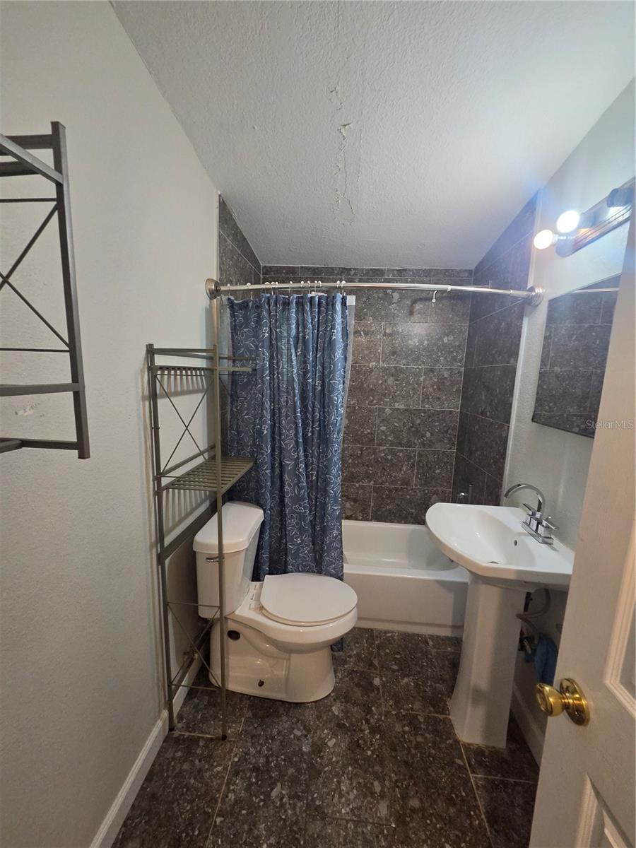 916 E 123RD AVE — photo 7