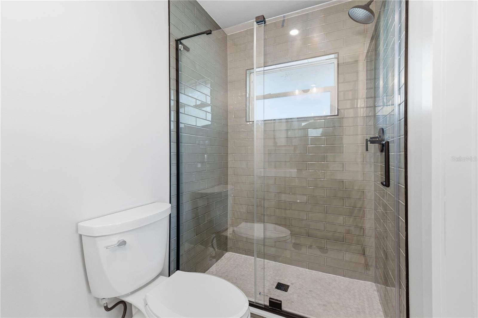 2218 HENNESEN DR — photo 25