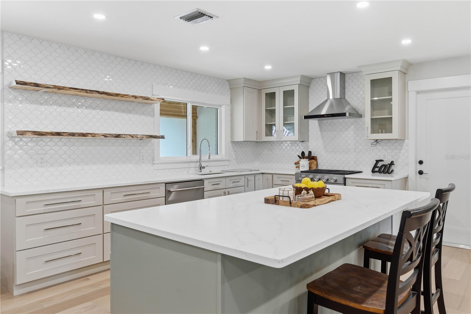 2218 HENNESEN DR — photo 4