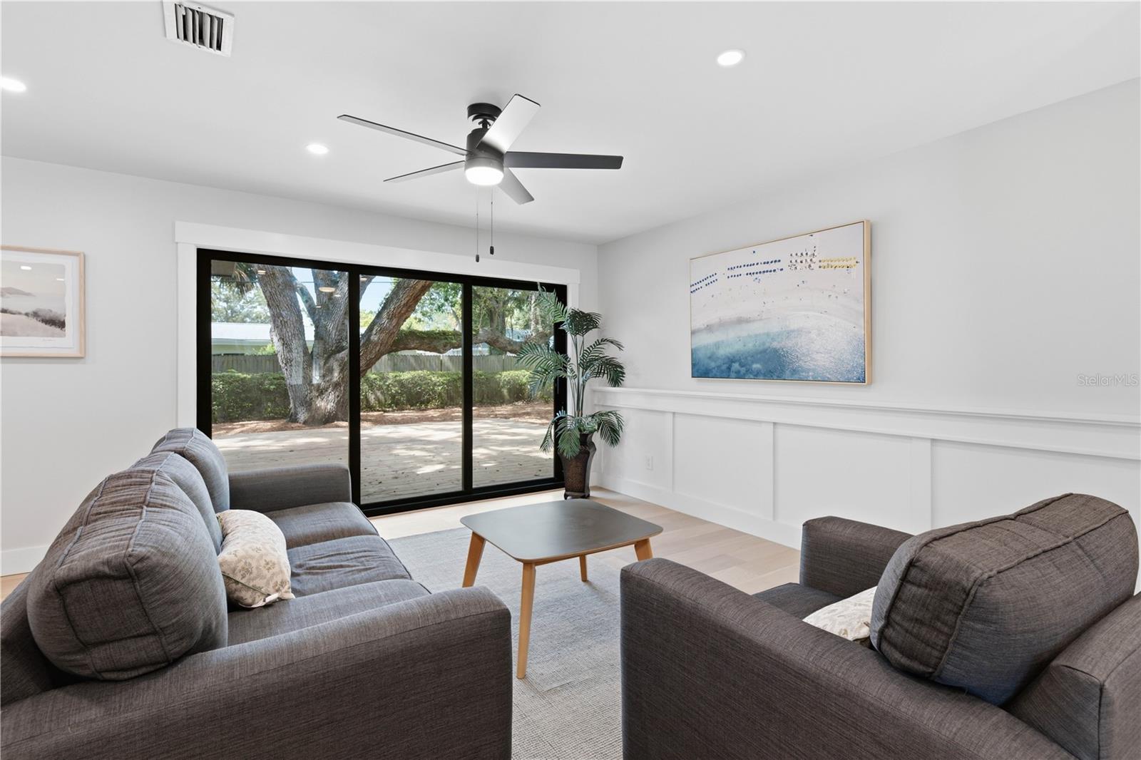 2218 HENNESEN DR — photo 12