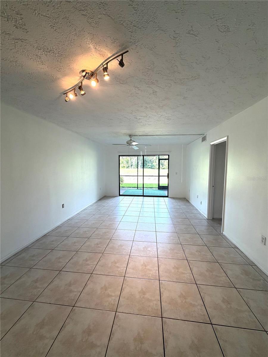 7750 EAGLE CREEK DR #7750 — photo 4