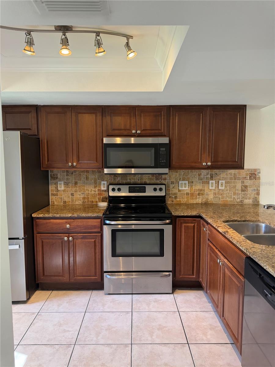 7750 EAGLE CREEK DR #7750 — photo 6