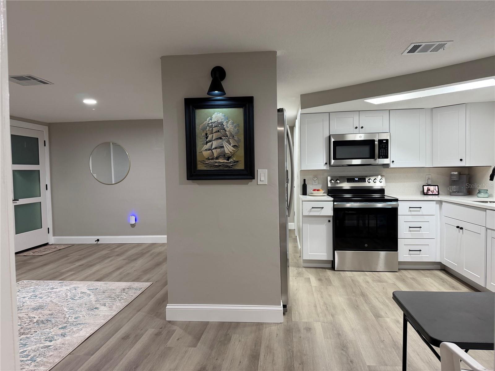 7220 FOX HOLLOW DR — photo 3