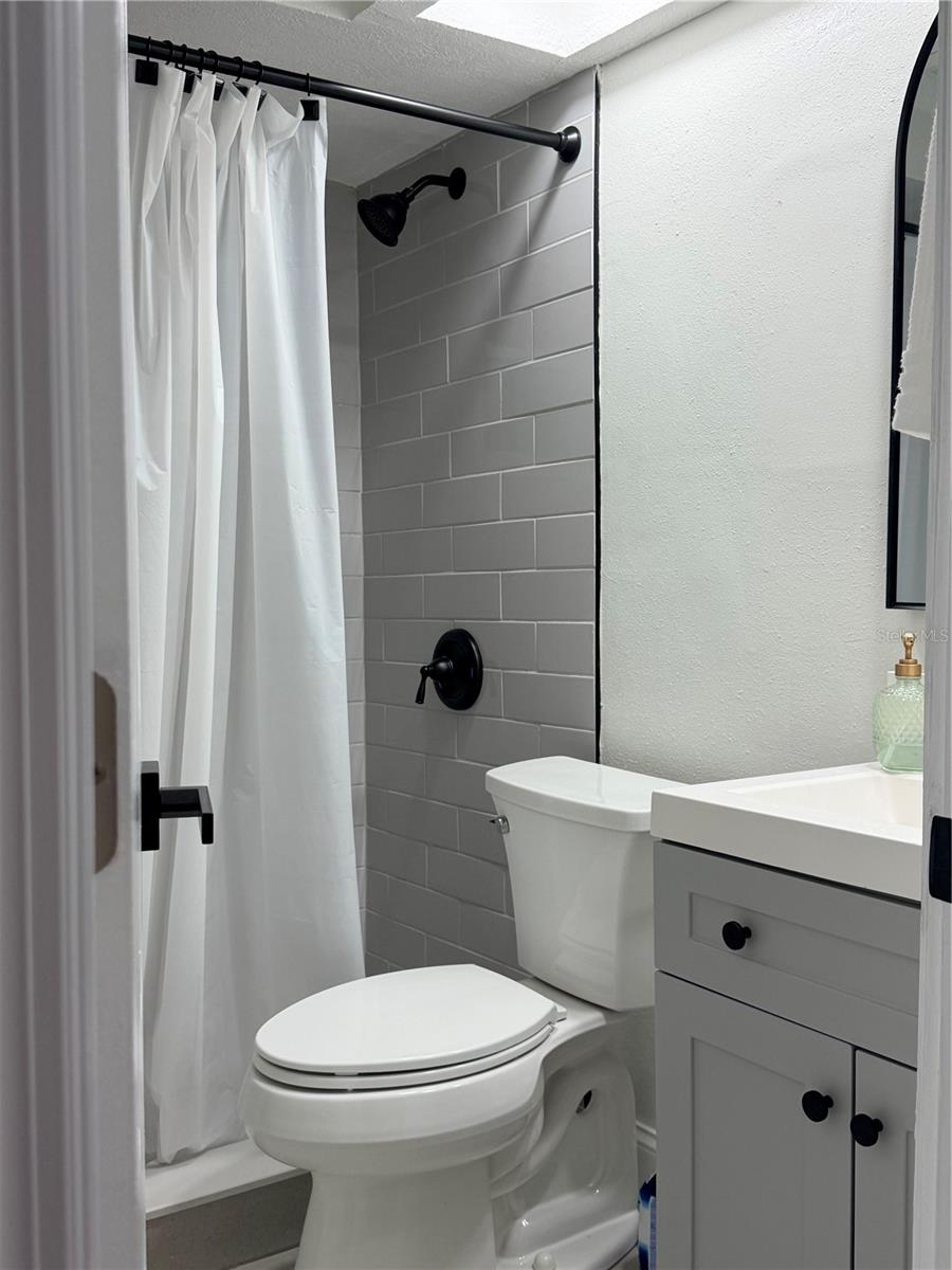 7220 FOX HOLLOW DR — photo 7