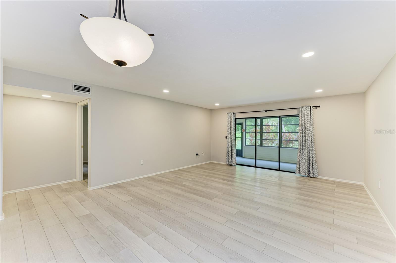 813 SPRING LAKES BLVD — photo 28