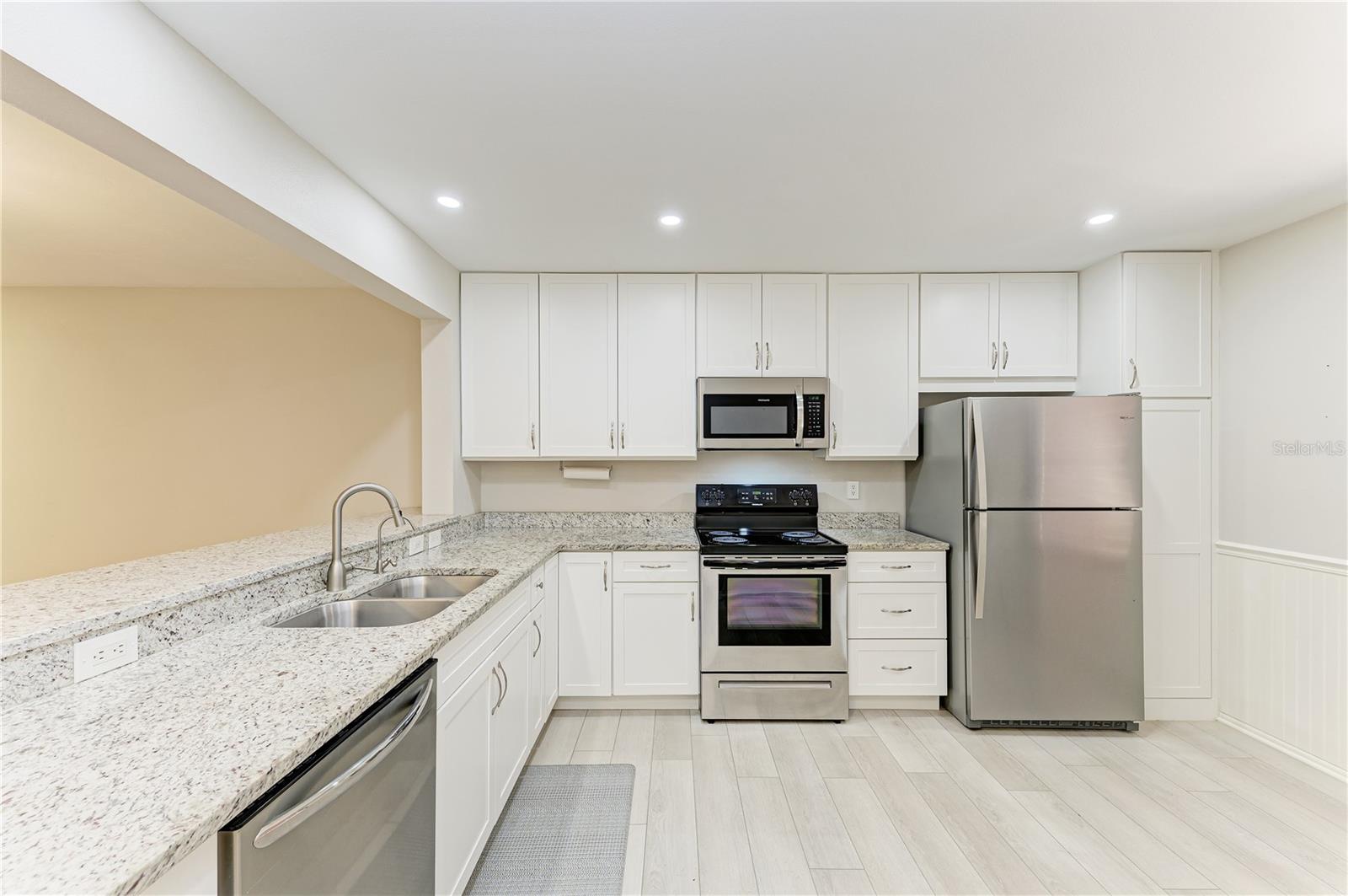813 SPRING LAKES BLVD — photo 15