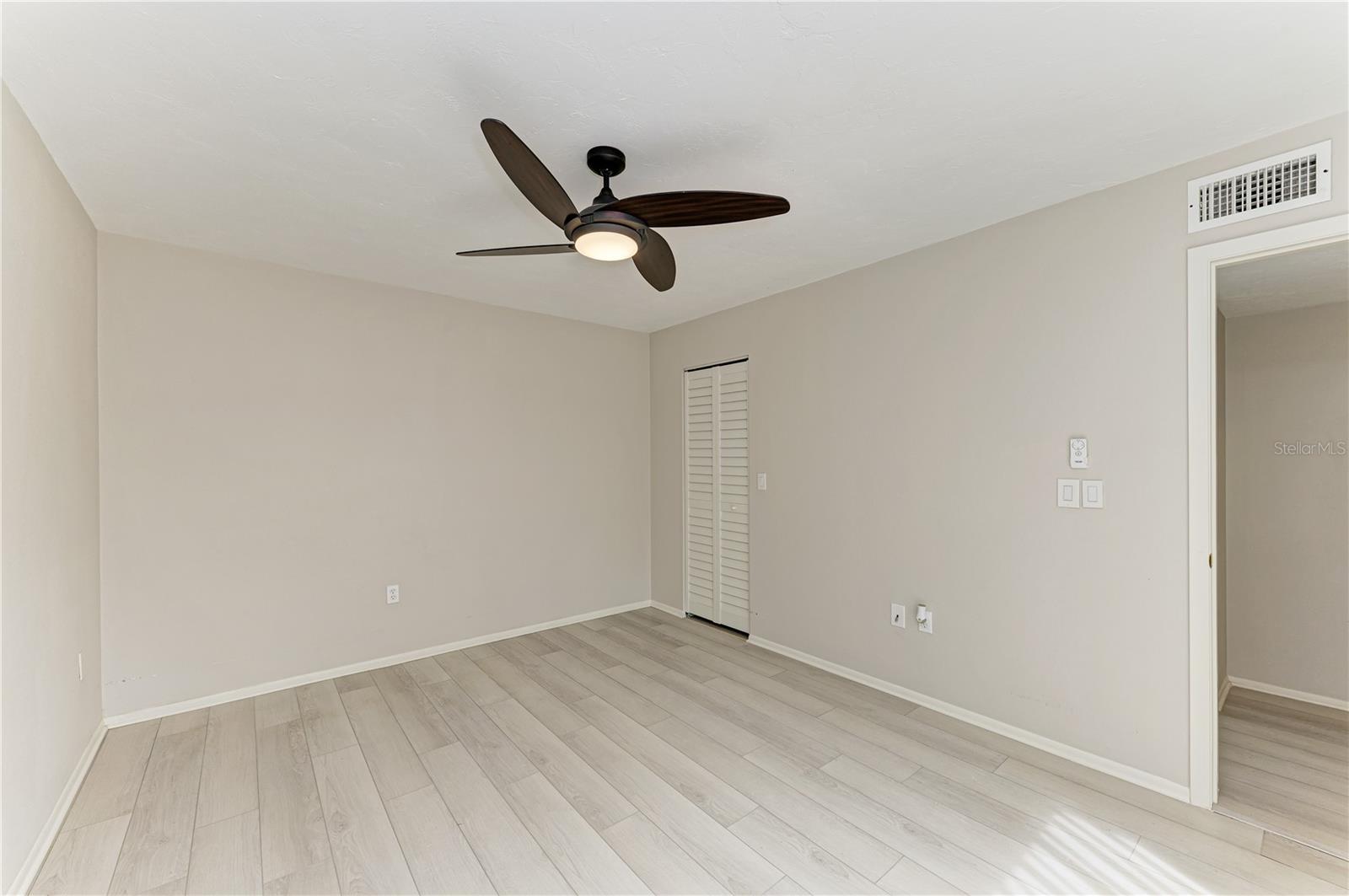 813 SPRING LAKES BLVD — photo 24
