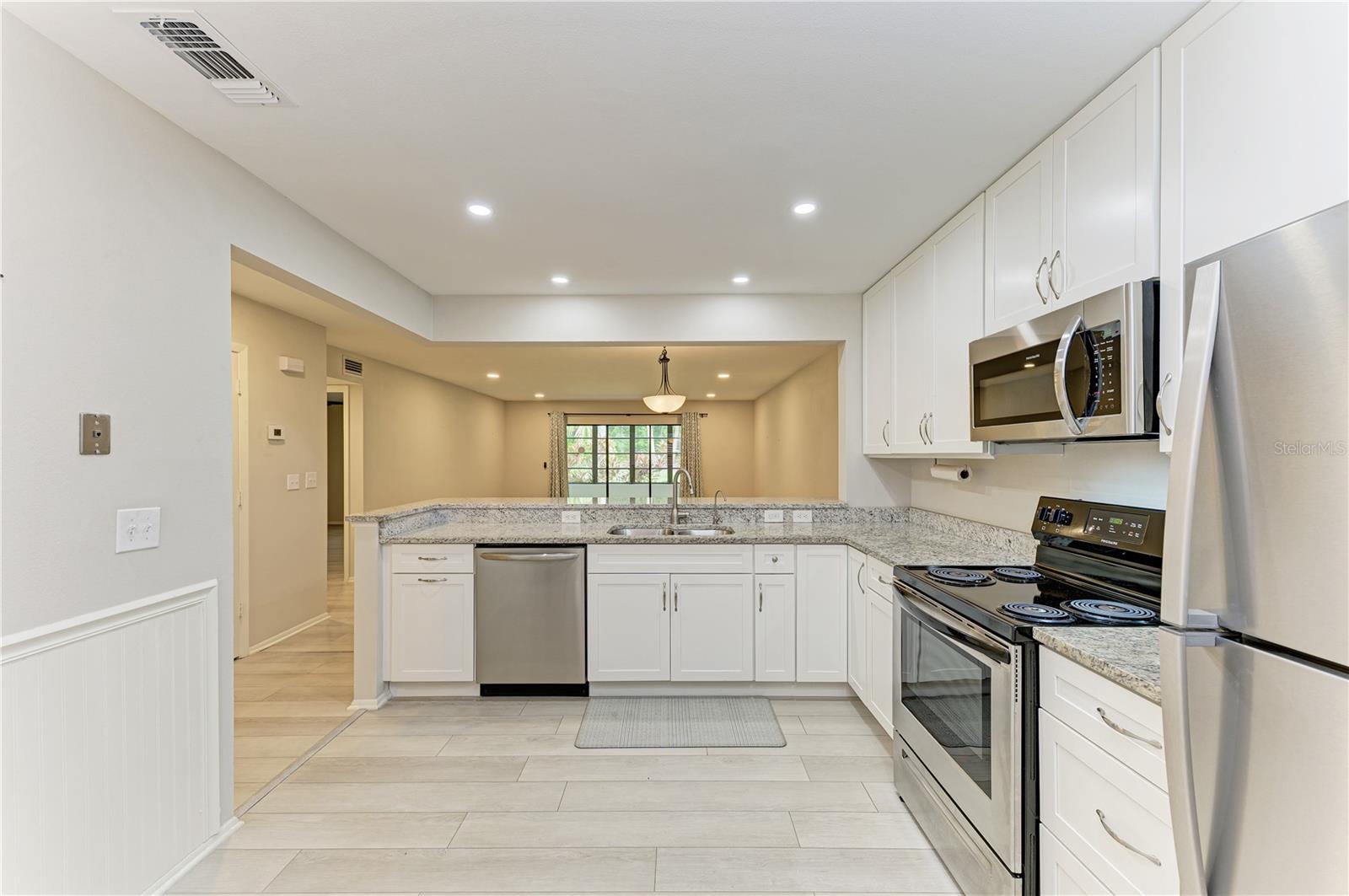 813 SPRING LAKES BLVD — photo 14