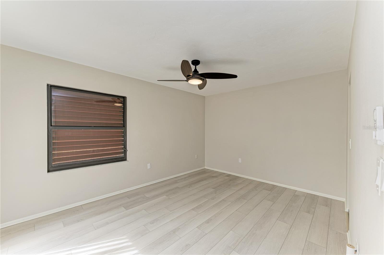 813 SPRING LAKES BLVD — photo 23